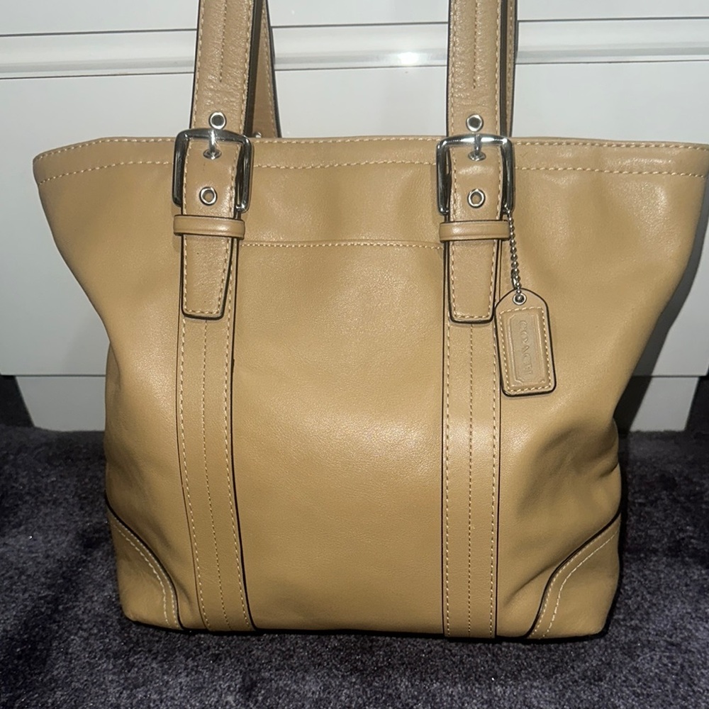 Coach Tan Leather Tote Bag.. Near excellent condition. - Picture 3 of 17